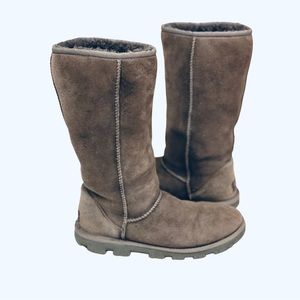 UGG Essential Tall Classic Gray Boot Thick Sole Sheepskin 7 Snow Winter Cozy